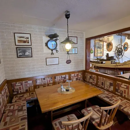& Restaurant Haus Hiddensee *
