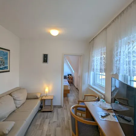 & Restaurant Haus Hiddensee Hotel *